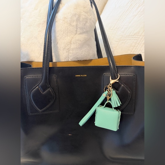 Anne Klein Vegan leather Tote 16x10 Includes bag charm - Picture 5 of 12